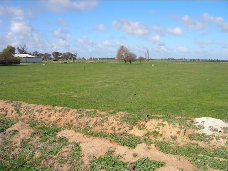 439 Singapore Rd, Yarroweyah VIC 3644