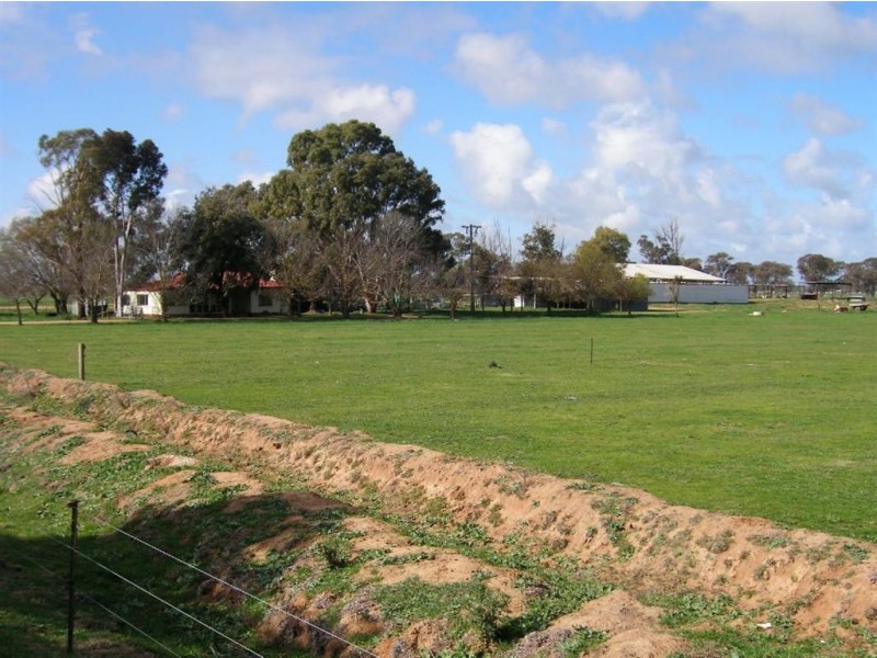 439 Singapore Rd, Yarroweyah VIC 3644