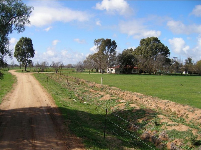 439 Singapore Rd, Yarroweyah VIC 3644