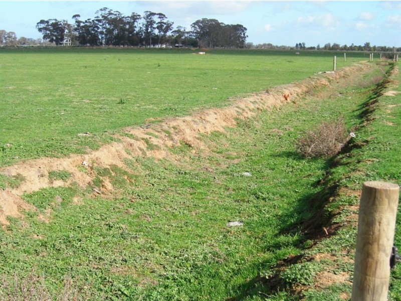 439 Singapore Rd, Yarroweyah VIC 3644