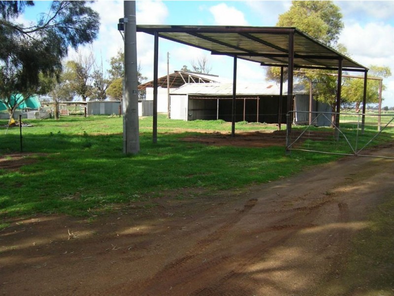 439 Singapore Rd, Yarroweyah VIC 3644