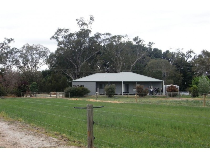 111 Murray Road, Koonoomoo VIC 3644