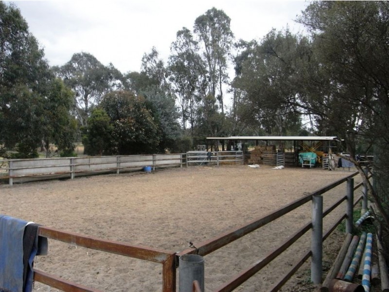 111 Murray Road, Koonoomoo VIC 3644