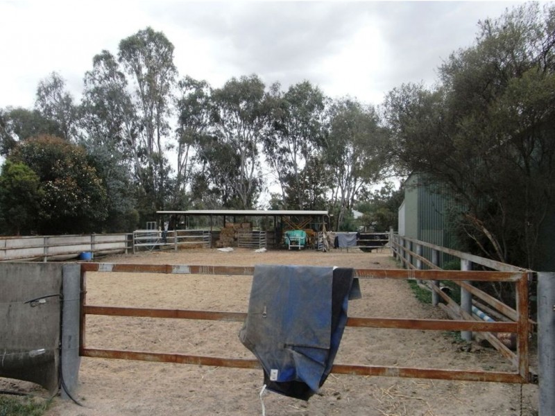 111 Murray Road, Koonoomoo VIC 3644