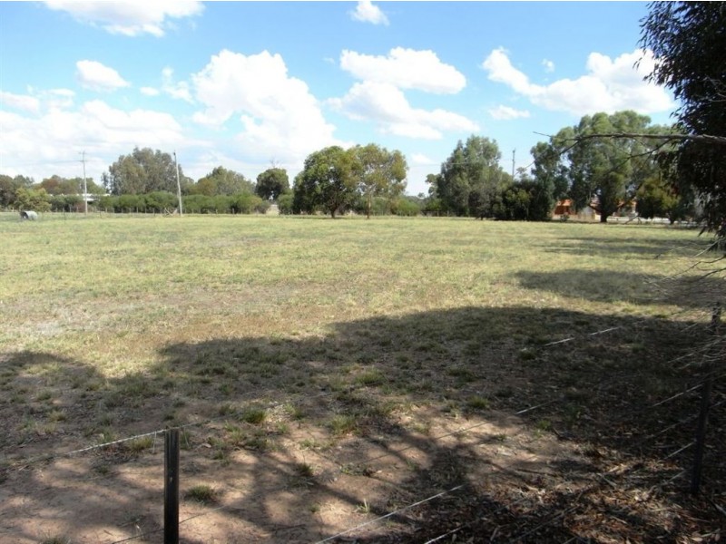 75 Honniball Drive, Tocumwal NSW 2714
