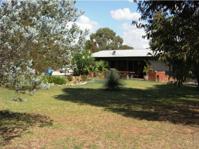 75 Honniball Drive, Tocumwal NSW 2714
