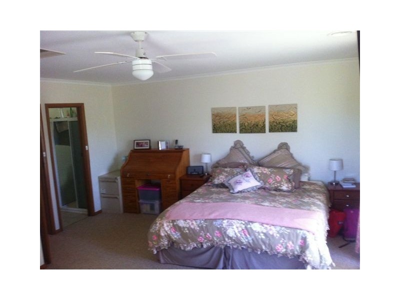 12 Toms Drive, Cobram VIC 3644