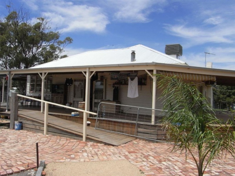 2 Cemetery Road, Katamatite VIC 3649