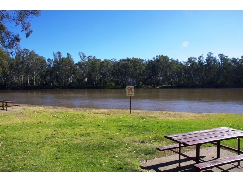 1 Thompsons Beach, Cobram VIC 3644