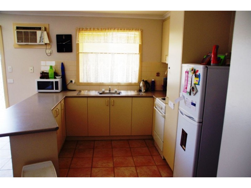 2/8 waratah court, Cobram VIC 3644