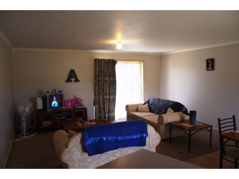 2/8 waratah court, Cobram VIC 3644