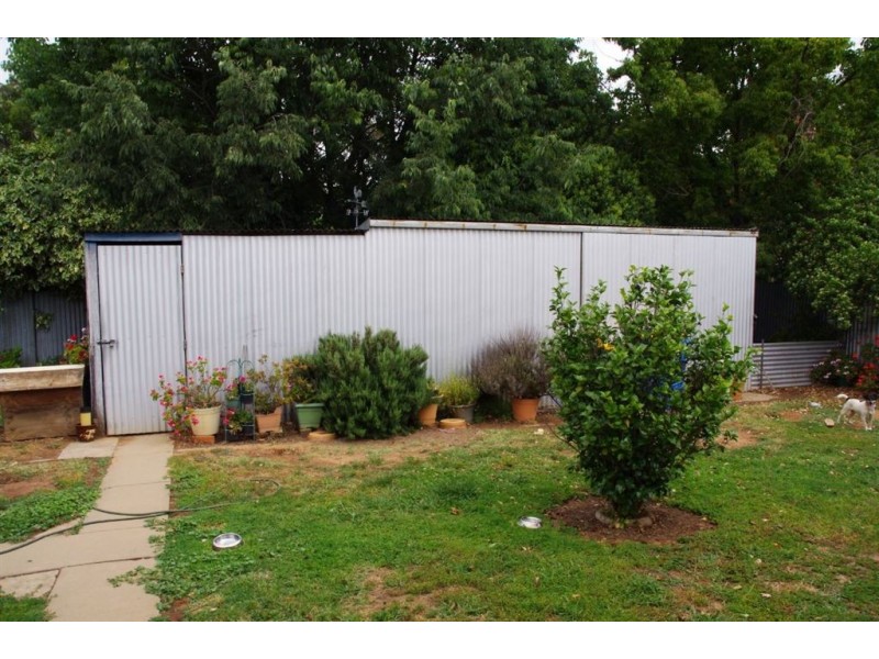 20 Lisfarron Avenue, Cobram VIC 3644