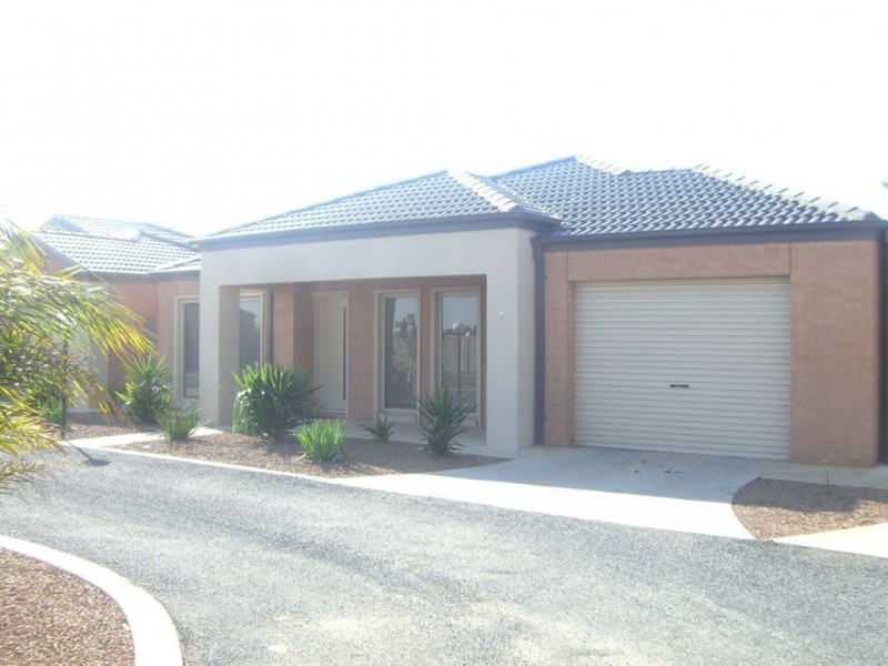 2/69 Campbell Rd, Cobram VIC 3644