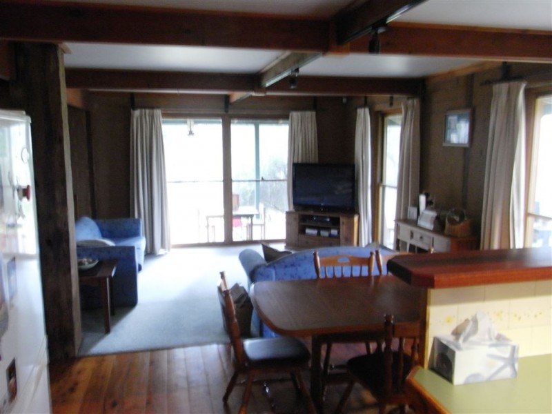 6641 GV Highway, Koonoomoo VIC 3644