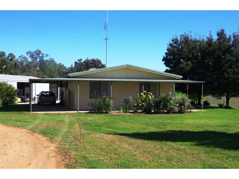 9 Cemetery Road, Cobram East VIC 3644