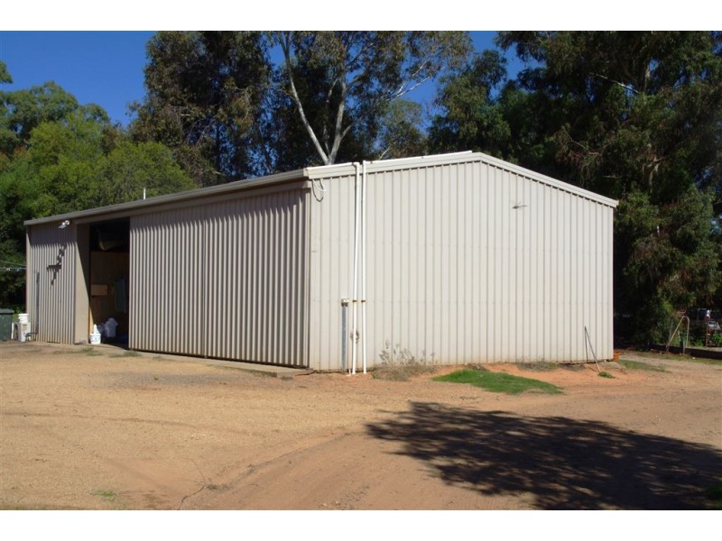 9 Cemetery Road, Cobram East VIC 3644