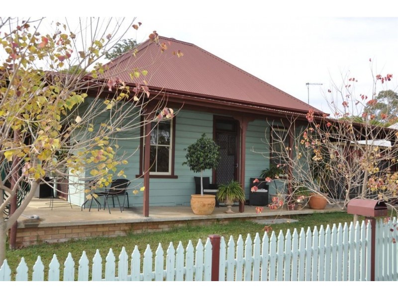 54 Park St, Scone NSW 2337