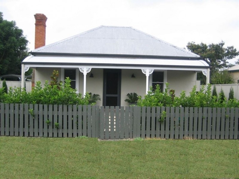 . “The Cedars”, Kingdon St, Scone NSW 2337