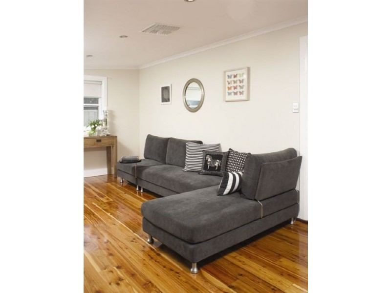 . “The Cedars”, Kingdon St, Scone NSW 2337