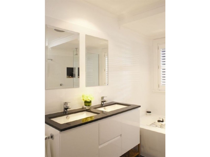 . “The Cedars”, Kingdon St, Scone NSW 2337