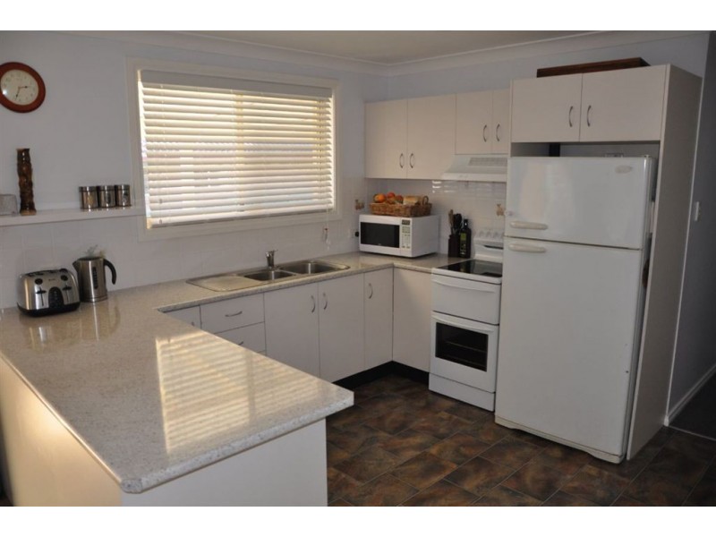 1A Honeysuckle Crs, Scone NSW 2337