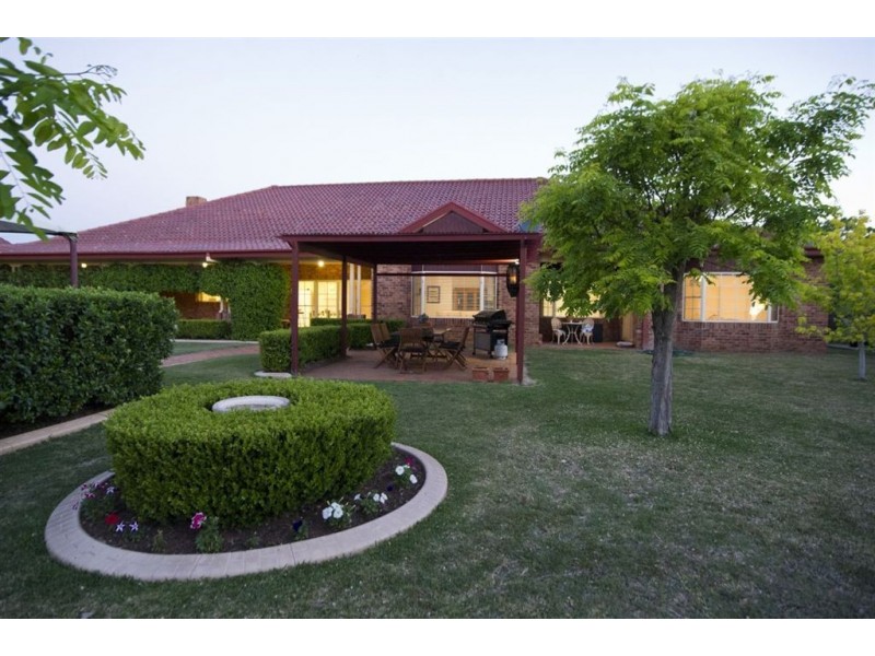 52 Gray St, Scone NSW 2337