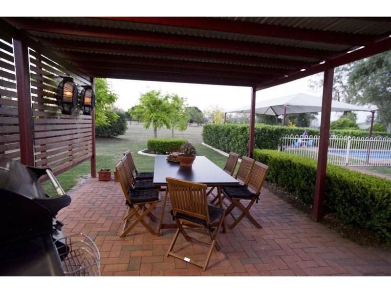 52 Gray St, Scone NSW 2337