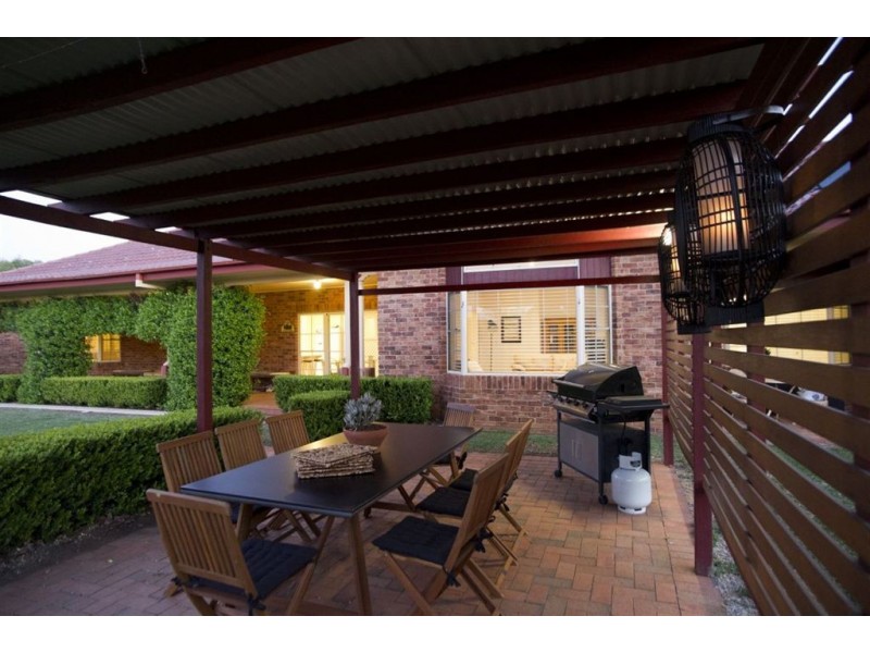 52 Gray St, Scone NSW 2337