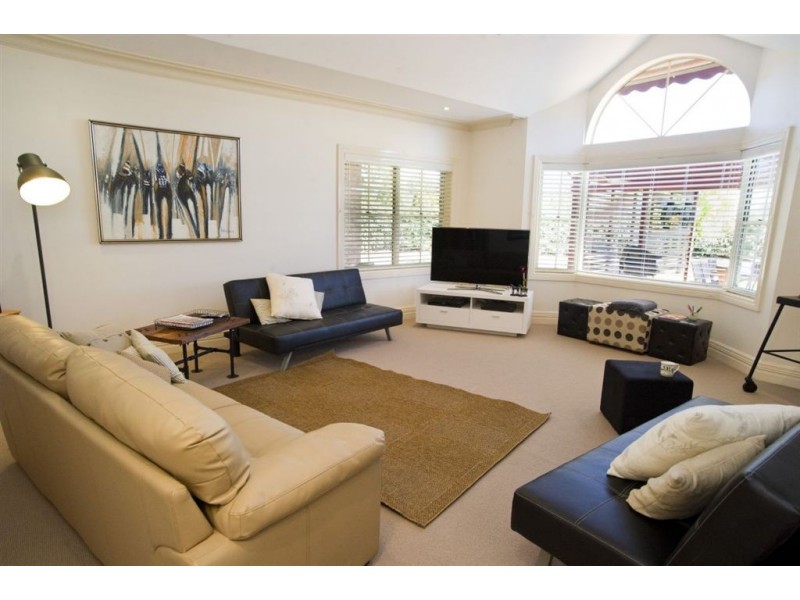 52 Gray St, Scone NSW 2337