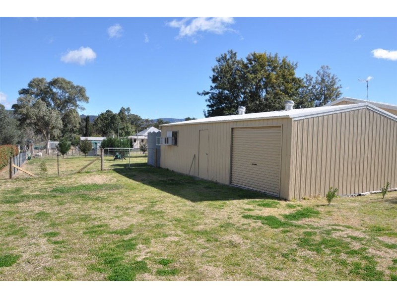 11 Roseberry St, Wingen NSW 2337