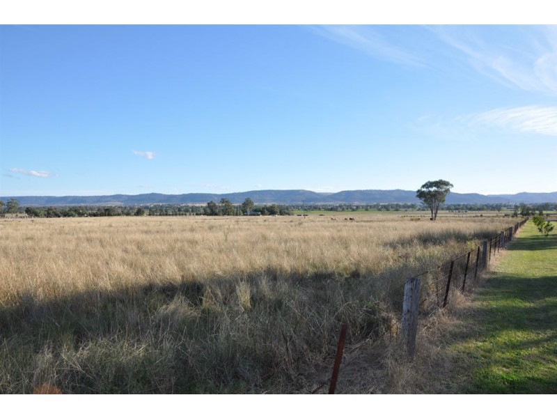 Cnr New England Hwy & Common Rd, Scone NSW 2337