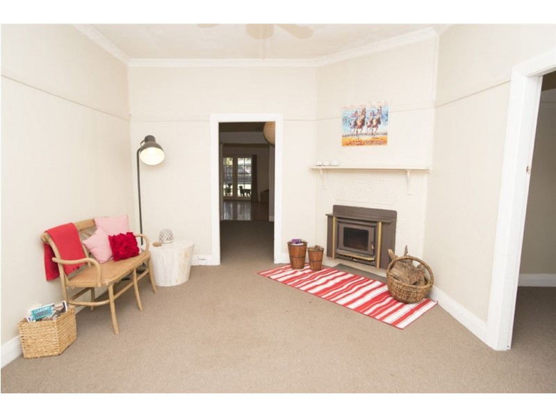 44 Oxford Rd, Scone NSW 2337