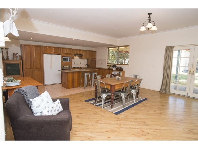 44 Oxford Rd, Scone NSW 2337