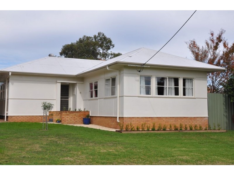 27 Philip St, Scone NSW 2337