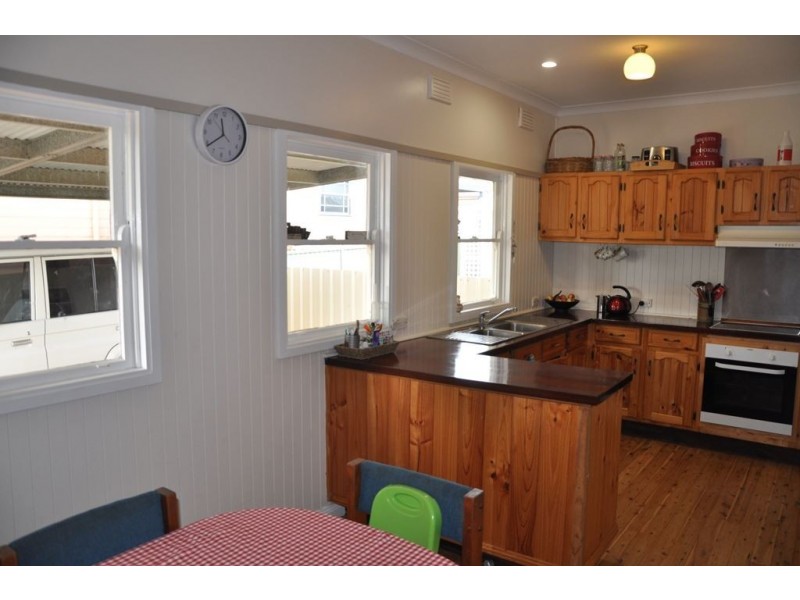 27 Philip St, Scone NSW 2337