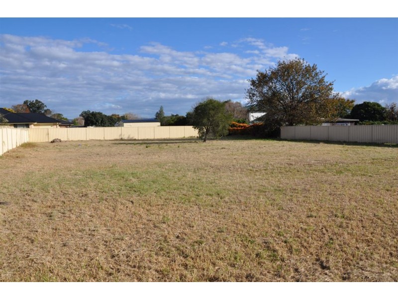 2. Alexander Cl, Aberdeen NSW 2336
