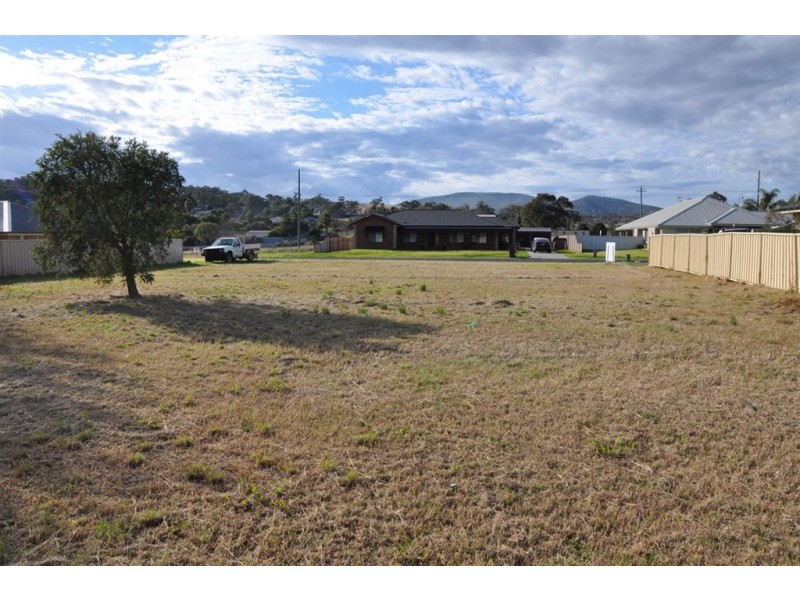 2. Alexander Cl, Aberdeen NSW 2336