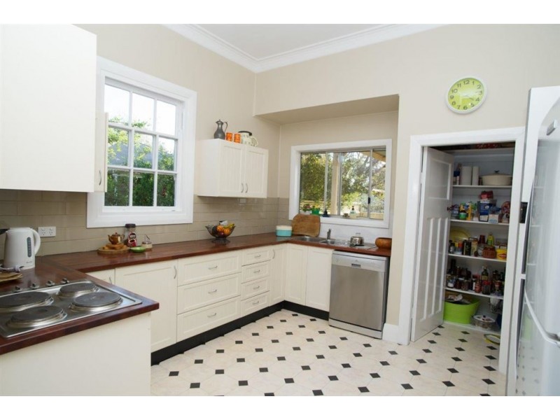 13 Main St, Scone NSW 2337