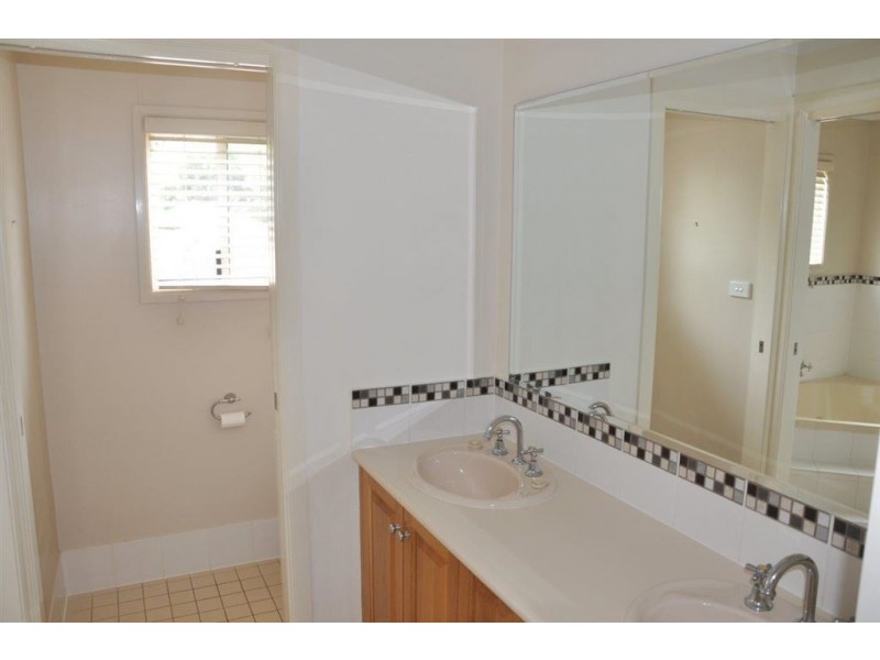 36 Bedford St, Aberdeen NSW 2336