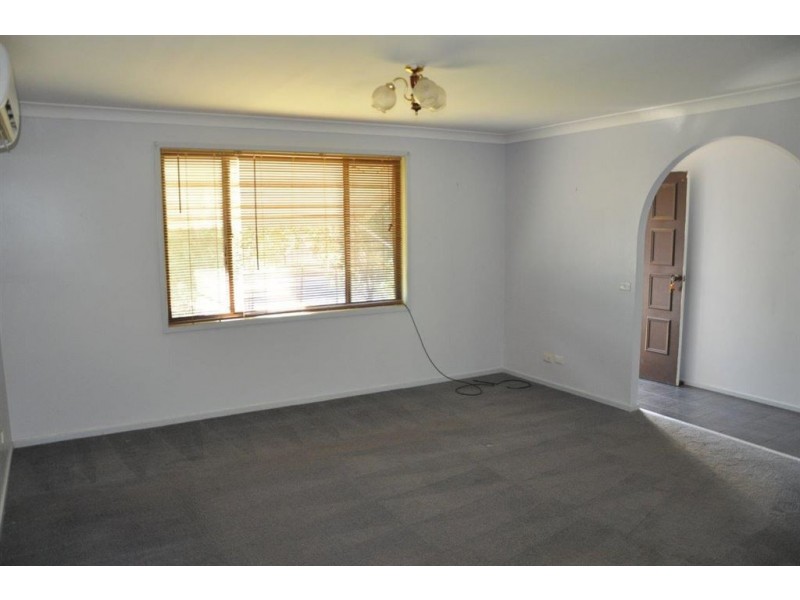 2 Seaward Ave, Scone NSW 2337