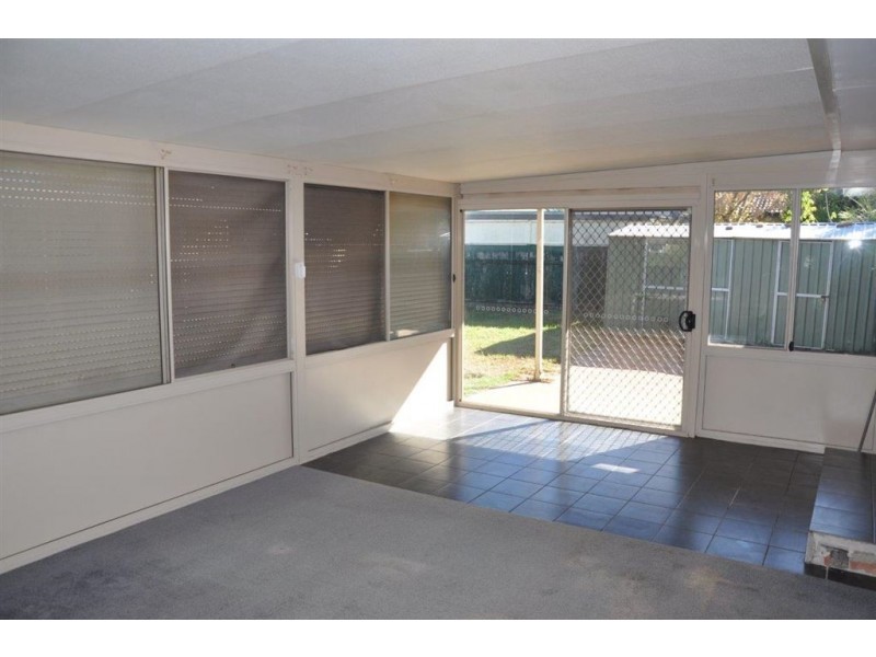 2 Seaward Ave, Scone NSW 2337