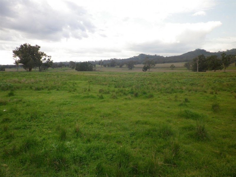 . “Valley Fields” New England Hwy, Willow Tree NSW 2339