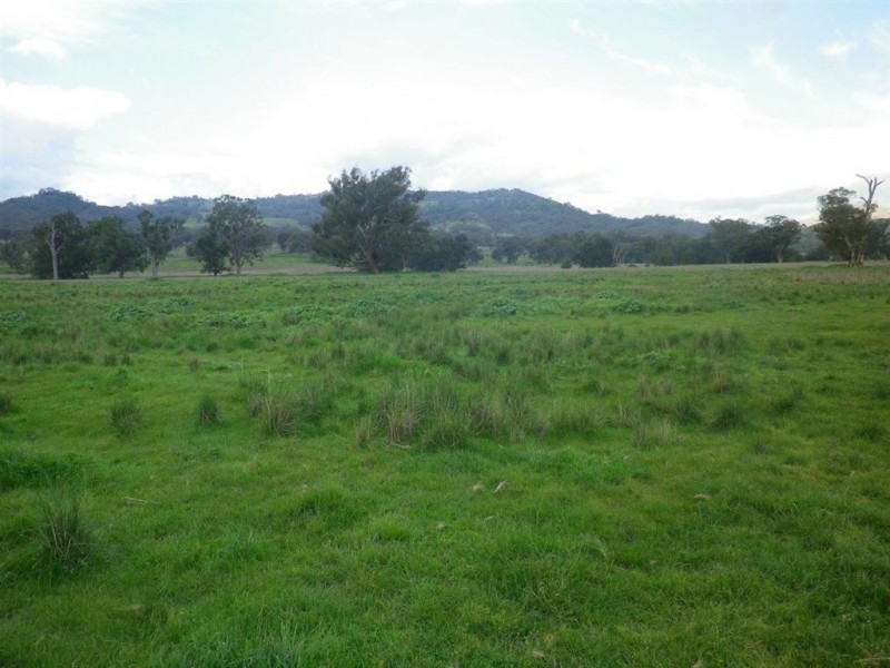 . “Valley Fields” New England Hwy, Willow Tree NSW 2339