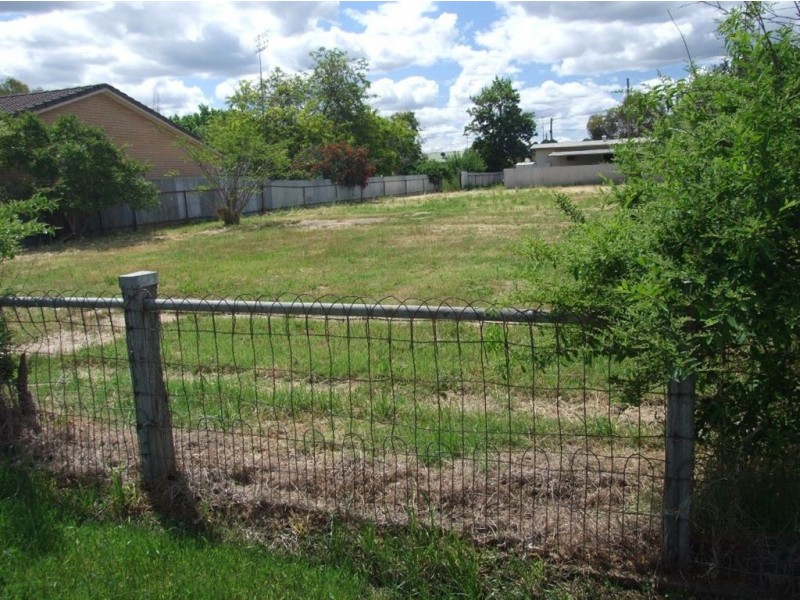 24 South Street, Henty NSW 2658