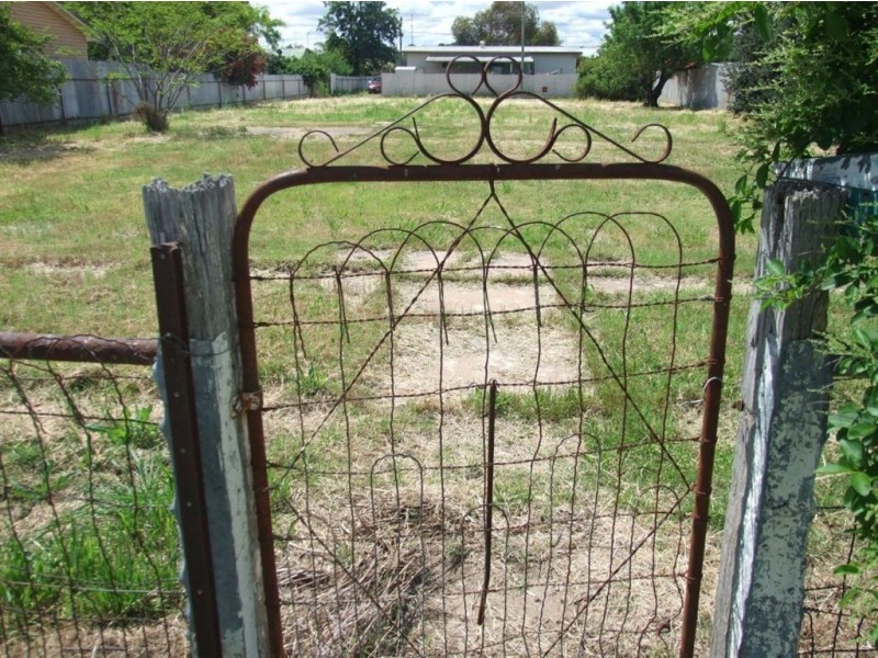 24 South Street, Henty NSW 2658