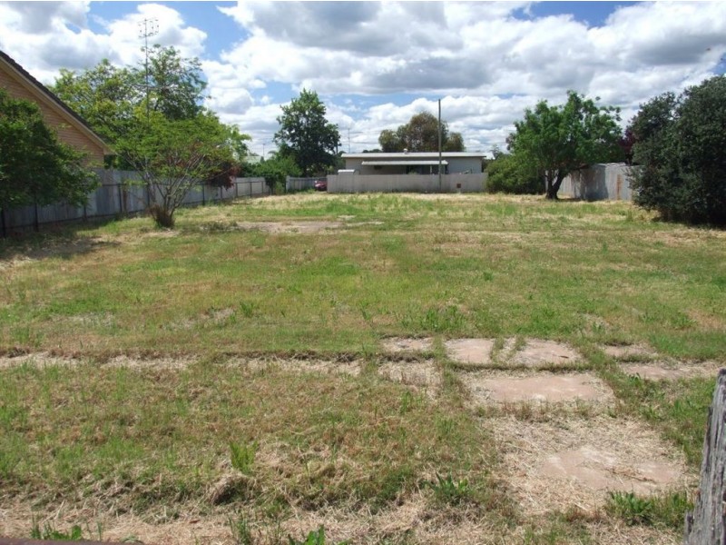 24 South Street, Henty NSW 2658