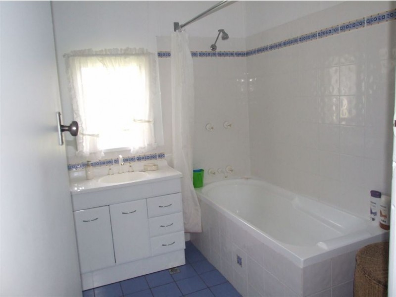 67 Young, Holbrook NSW 2644