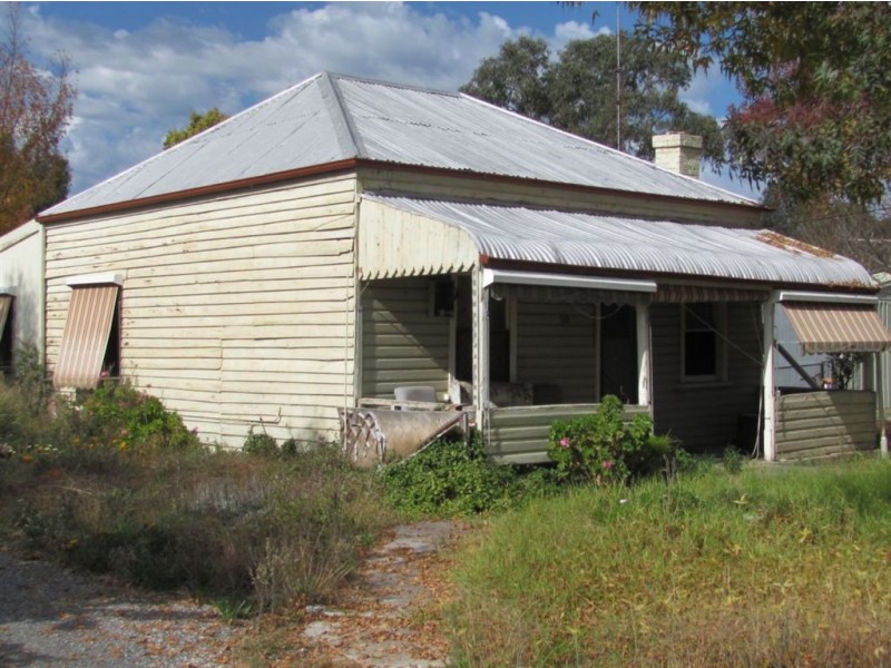 30 Railway Parade, Holbrook NSW 2644