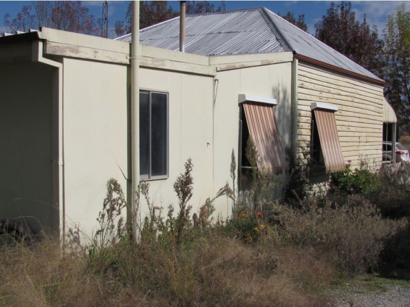 30 Railway Parade, Holbrook NSW 2644