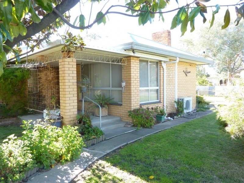 33 Young Street, Holbrook NSW 2644